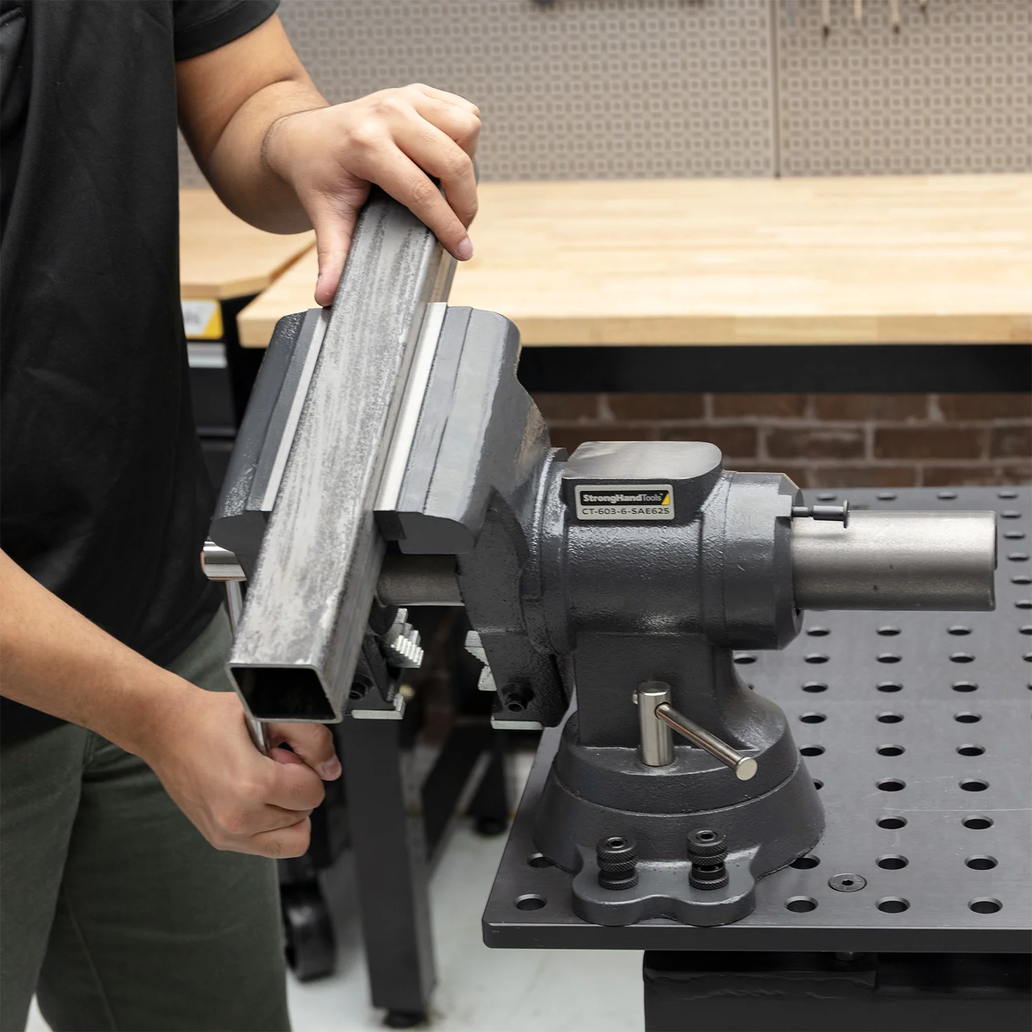 Vise with 360° Rotating Jaw & Base, 5/8" Mounting - Image 7