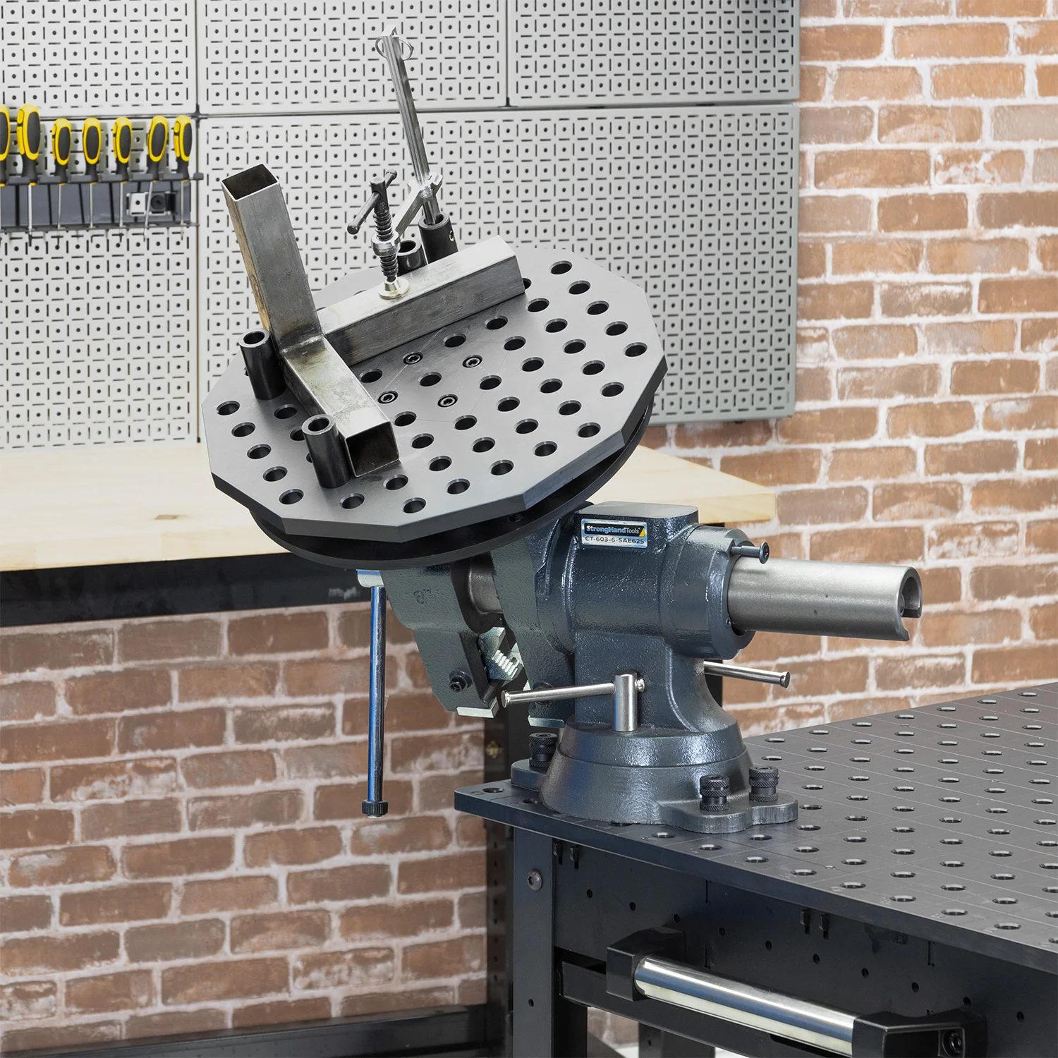 Vise with 360° Rotating Jaw & Base, 5/8" Mounting - Image 8