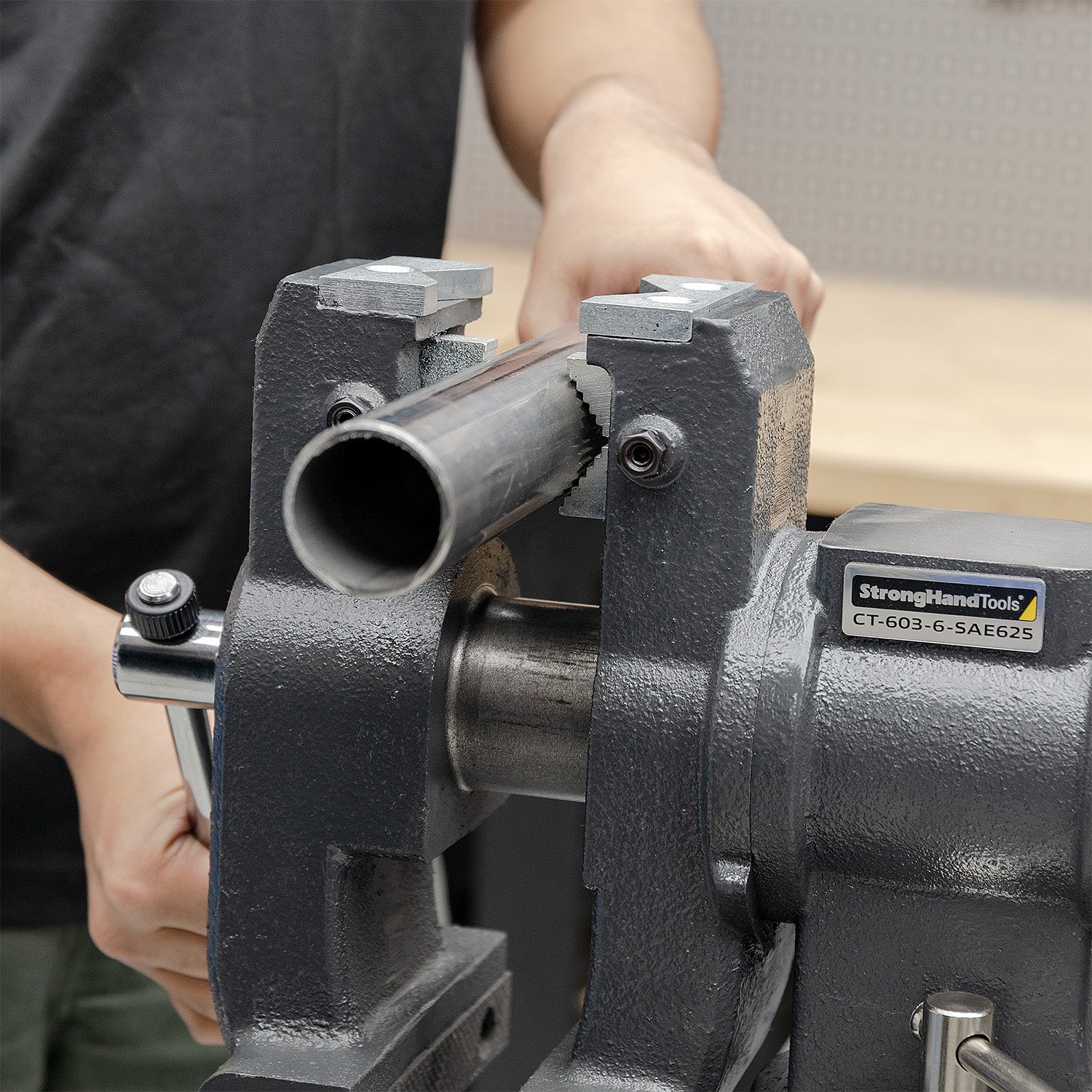 Vise with 360° Rotating Jaw & Base, 5/8" Mounting - Image 9