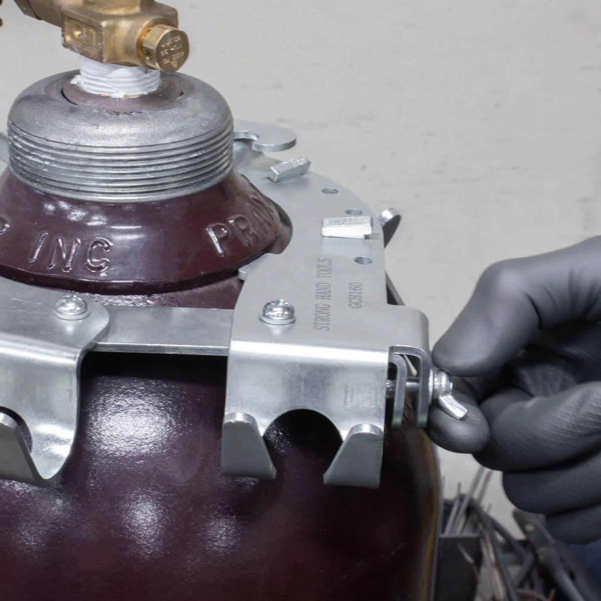 Gas Cylinder Storage with Hooks - Image 5