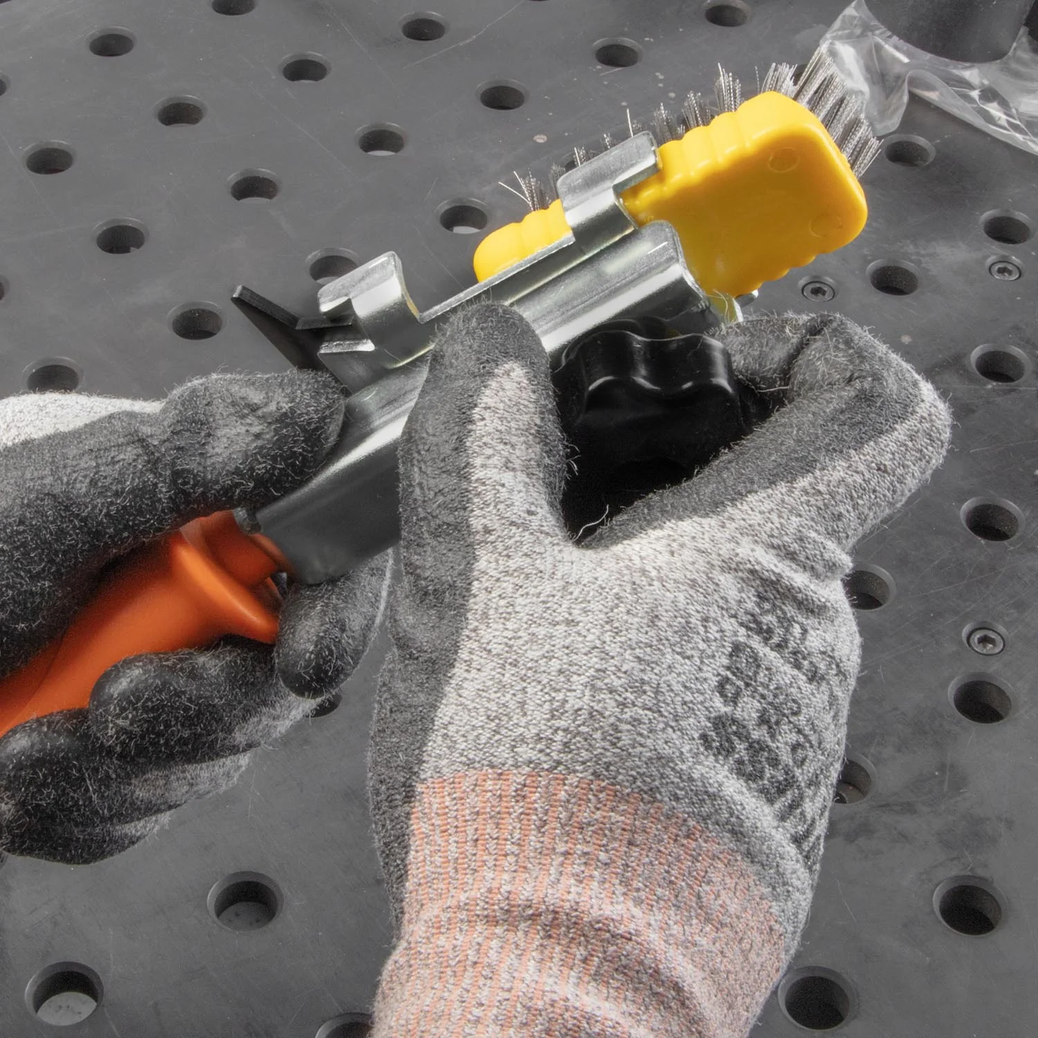 WireBrush Scraper w/Ergonomic Handle - Image 4