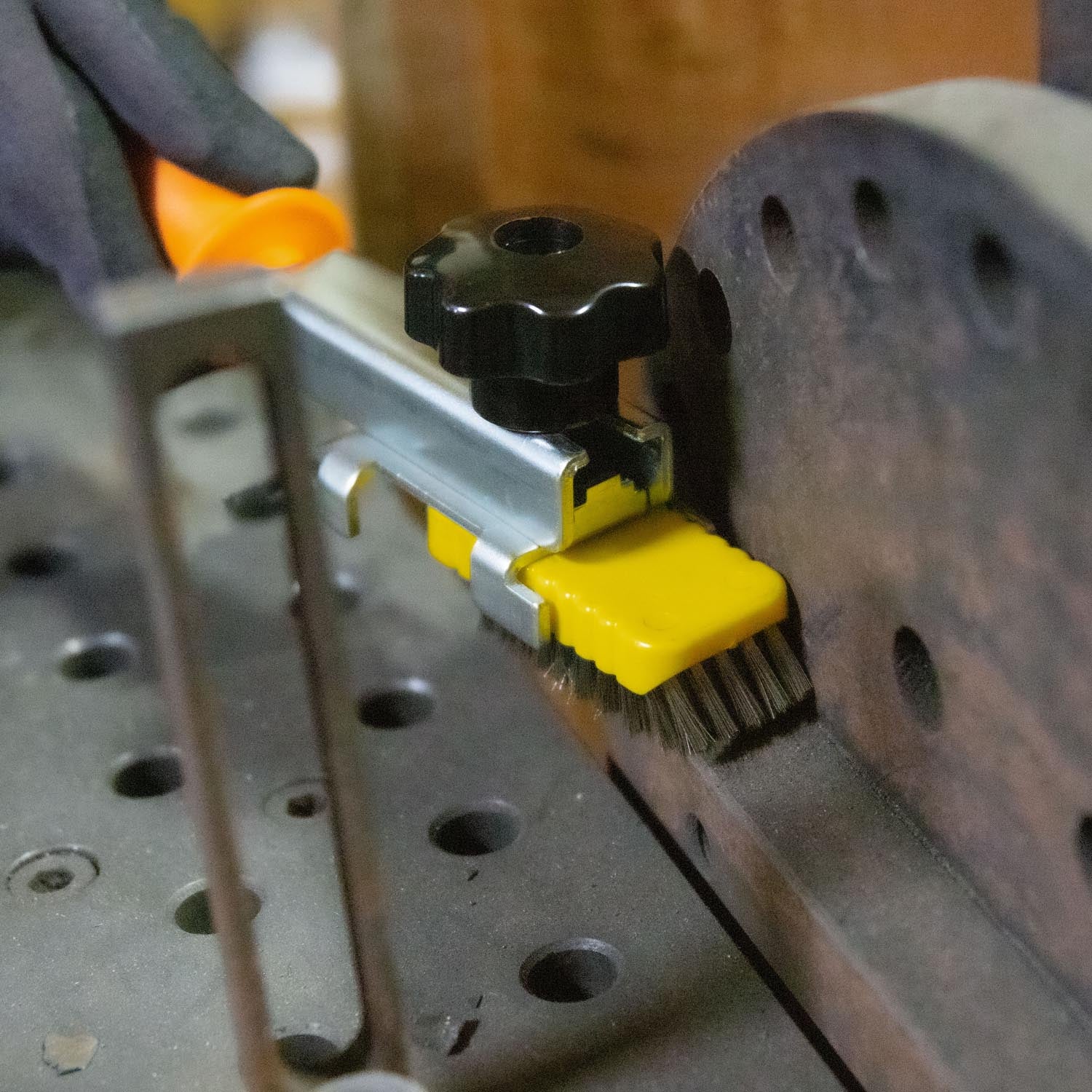 WireBrush Scraper w/Ergonomic Handle - Image 9